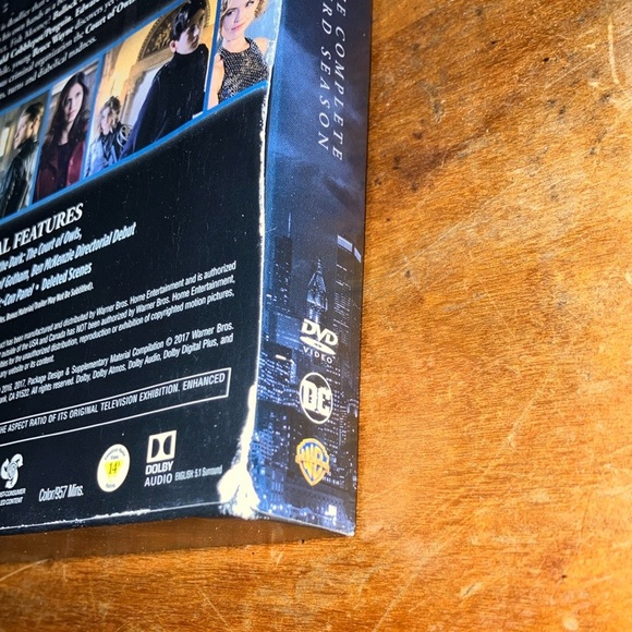 DC Gotham The Complete Third Season DVD set - Picture 4 of 12